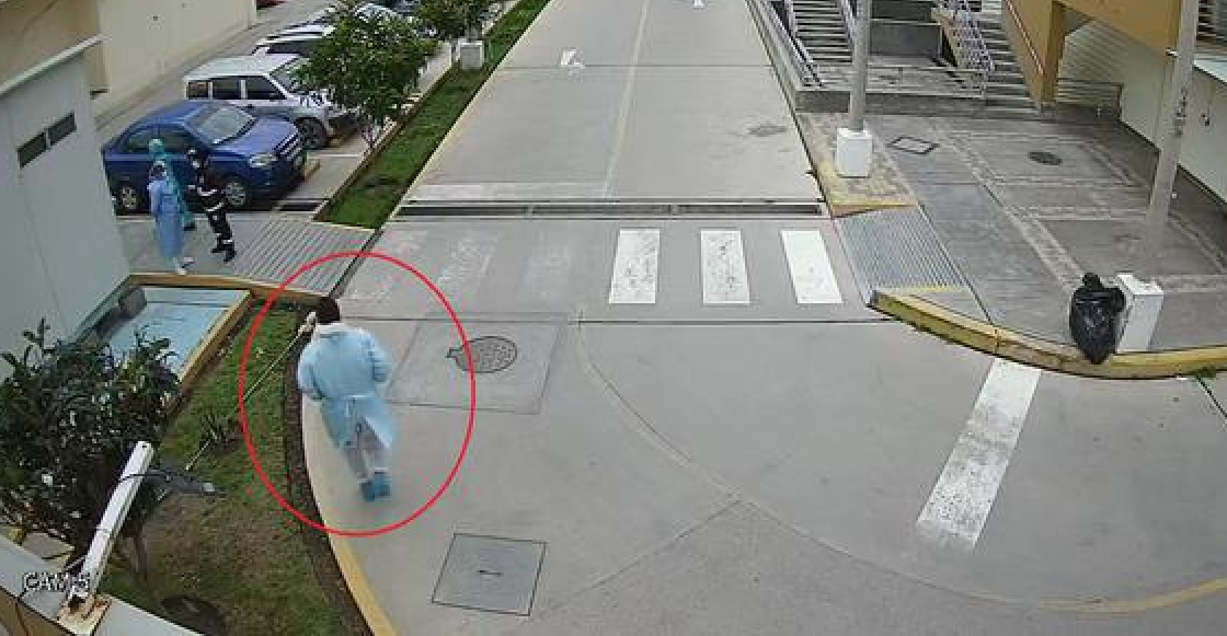 Policía se disfrazó de médico para visitar a su padre internado por COVID-19 y lo encontró muerto