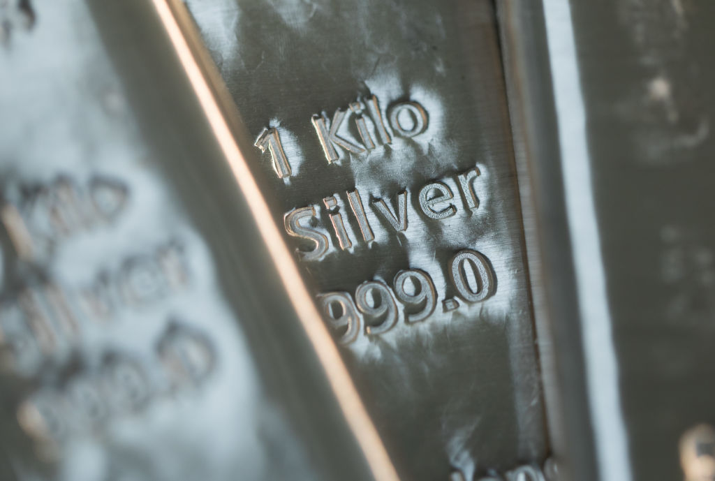 La plata alcanza su precio más alto en 8 años gracias a pequeños inversionistas