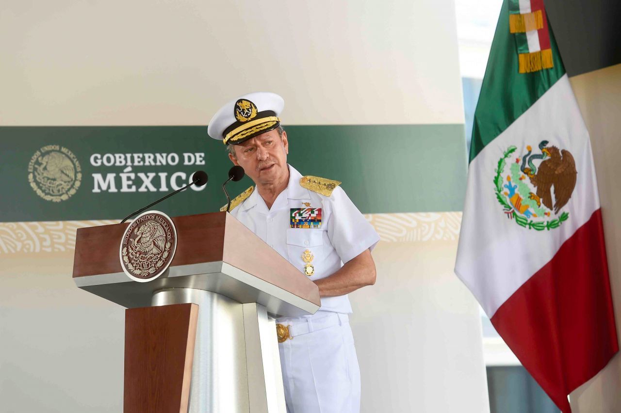 MANZANILLO, COLIMA, 10ENERO2021.- Andrés Manuel López Obrador, Presidente Constitucional de los Estados Unidos Mexicanos, encabezó la visita al Recinto Portuario de Manzanillo. Lo acompañaron Rubén Alfonso Vargas Suárez, comandante de la VI Región Naval; Arturo Herrera Gutiérrez, secretario de Hacienda y Crédito Público; Ana Laura López Bautista, coordinadora general de Puertos y Marina Mercante; José Rafael Ojeda Durán, secretario de Marina; Horacio Duarte Olivares, administrador general de Aduanas; Salvador Gómez Meillón, director general de la Administración Portuaria Integral de Manzanillo; José Ignacio Peralta Sánchez, gobernador Constitucional del Estado de Colima; Griselda Martínez Martínez, presidenta municipal de Manzanillo y Raquel Buenrostro Sánchez, jefa del Servicio de Administración Tributaria.