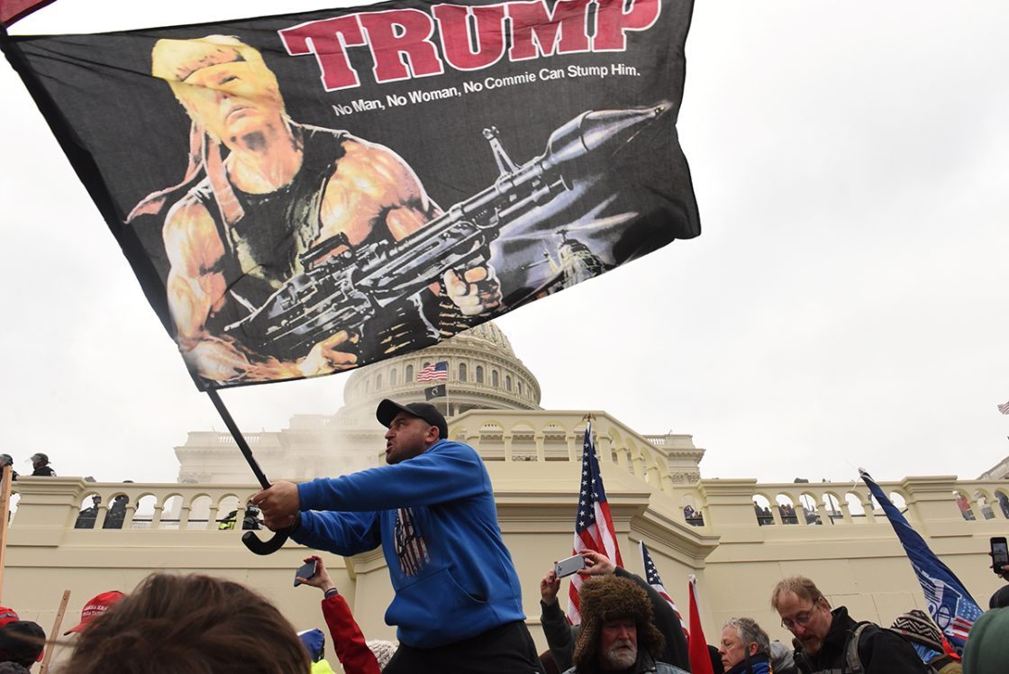 Senado de EU absuelve a Trump tras juicio político por el asalto al capitolio