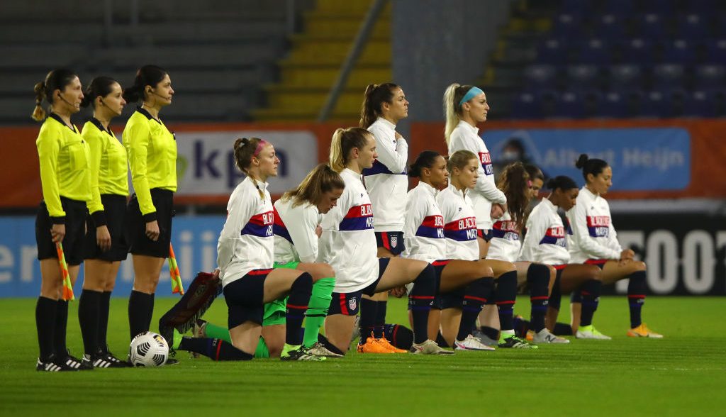 US Soccer elimina prohibición sobre arrodillarse durante el himno nacional
