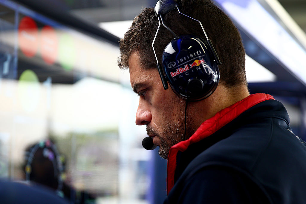 Ingenieros Red Bull Checo 