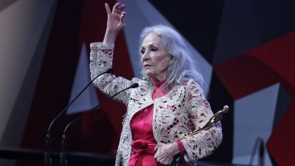CIUDAD DE MÉXICO, 11JULIO2017.- Isela Vega ganó el Ariel de Oro, durante la Ceremonia de la 59 Entrega del Ariel, en el Palacio de Bellas Artes.
