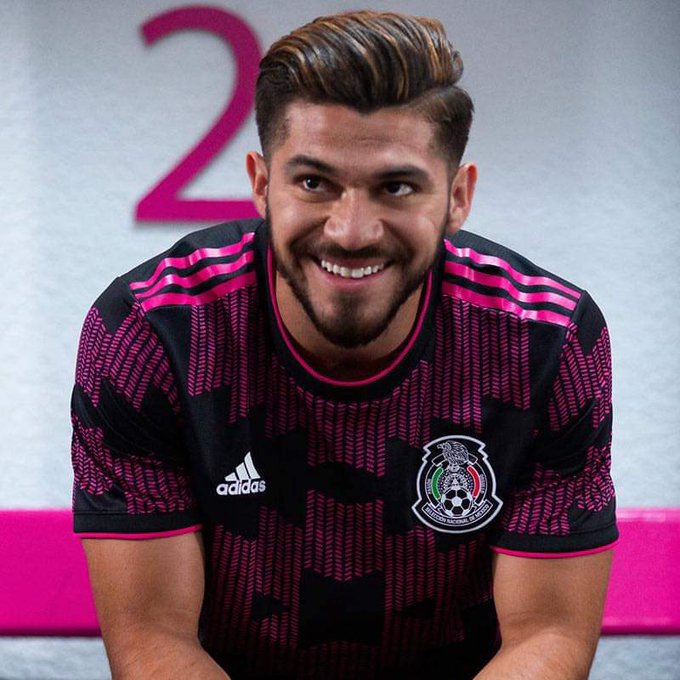 Henry Martín con la nueva playera de selección mexicana