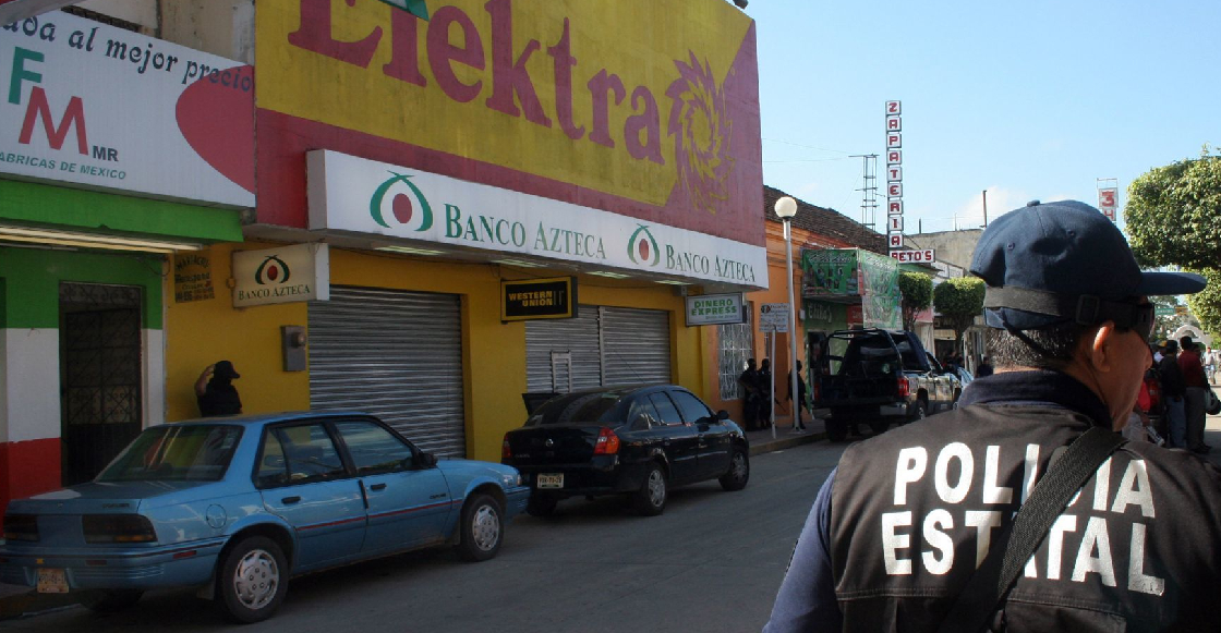 Banco Azteca cobra millones por manejo de tarjetas del Bienestar, según investigación de Proceso