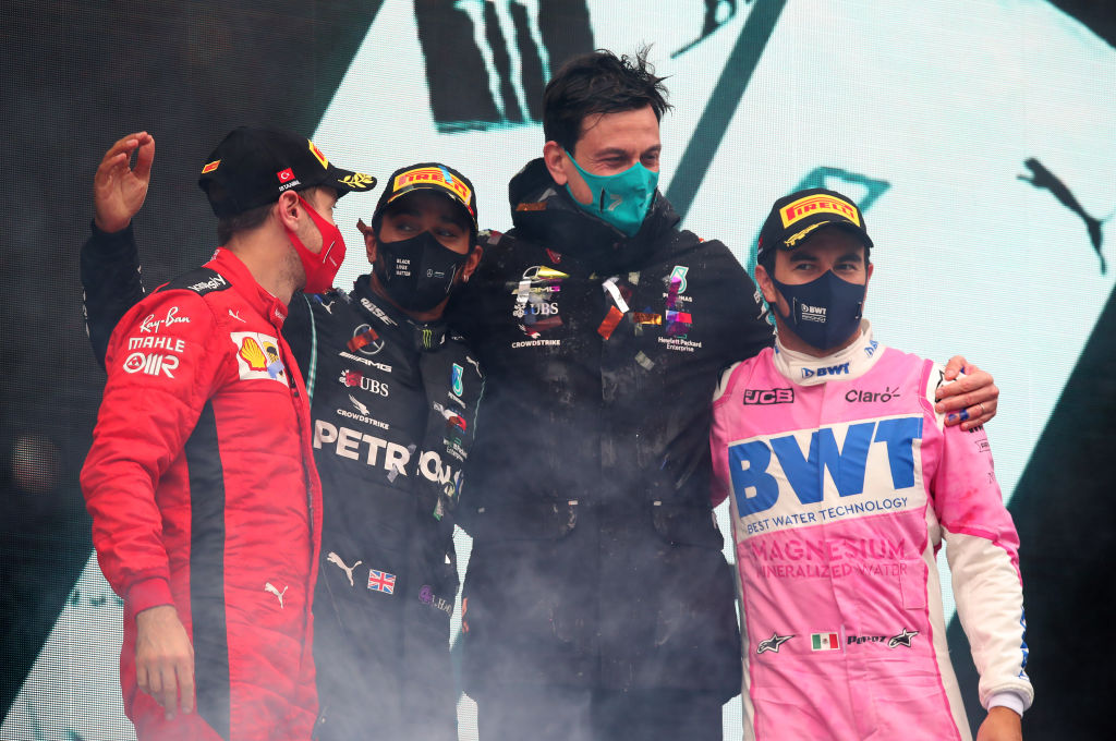 Toto Wolff siente pasos con Checo porque da información de los motores Mercedes a Honda