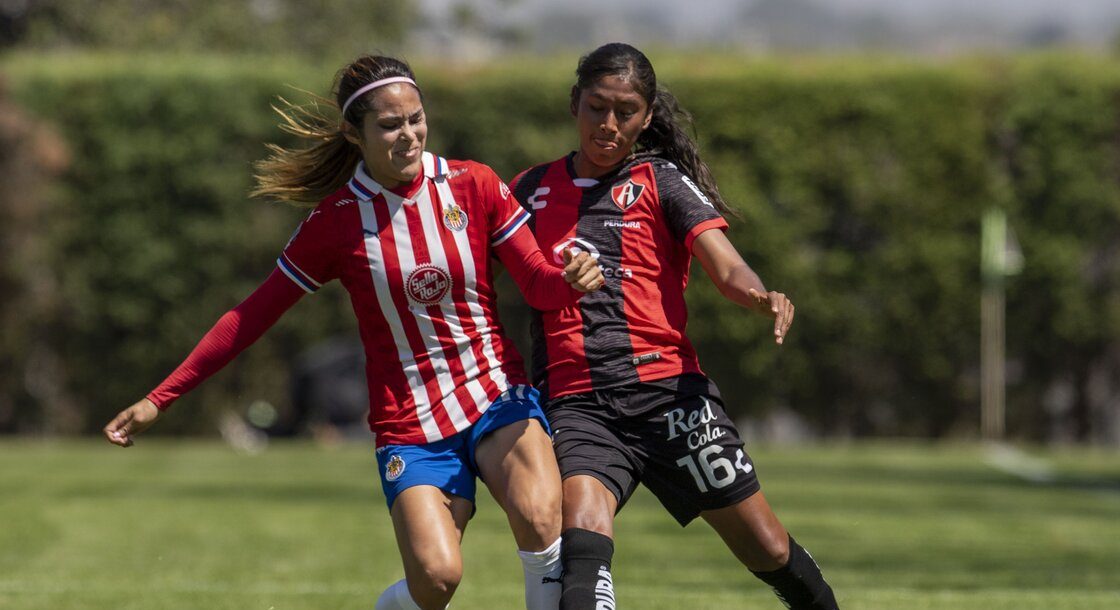 ¡No decepcionaron! Feria de goles (y errores) en el Clásico Tapatío Femenil