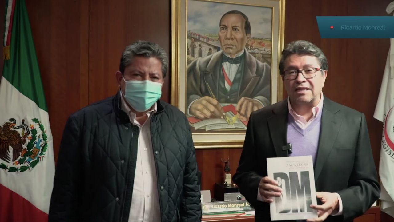 CIUDAD DE MÉXICO, 26DICIEMBRE2020.- Con un video difundido en sus página de Facebook, el presidente de la Junta de Coordinación Política del Senado de la República (JUCOPO), Ricardo Monreal, agradeció la visita de su hermano David Monreal, recién electo en Morena como precandidato a la gubernatura de su estado natal, Zacatecas. El coordinador de Morena en el Senado expresó que su hermano es el más listo de la familia, que siempre estará con él y que tenga cuidado con la guerra sucia.