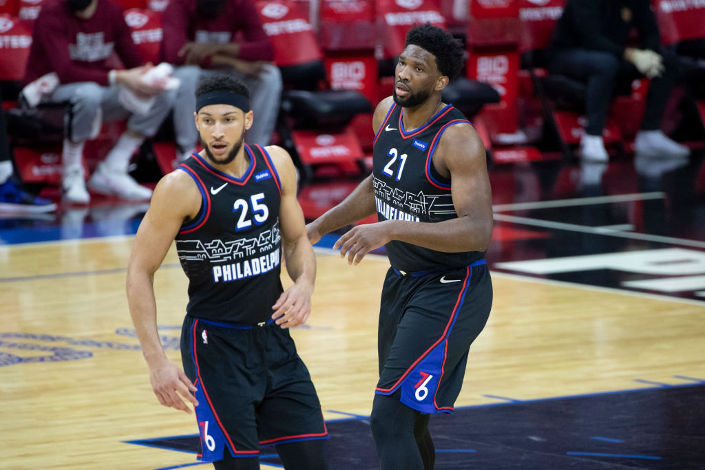 <blockquote class="twitter-tweet"><p lang="en" dir="ltr">The exposure occurred with Embiid and Simmons‘ personal barber who had a positive test result and is awaiting another test. Both traveled by themselves on private planes, and had no exposure to other players or people down in Atlanta bubble. <a href="https://t.co/PeiSFzzPZS">https://t.co/PeiSFzzPZS</a></p>— Shams Charania (@ShamsCharania) <a href="https://twitter.com/ShamsCharania/status/1368593501068292096?ref_src=twsrc%5Etfw">March 7, 2021</a></blockquote> <script async src="https://platform.twitter.com/widgets.js" charset="utf-8"></script>
