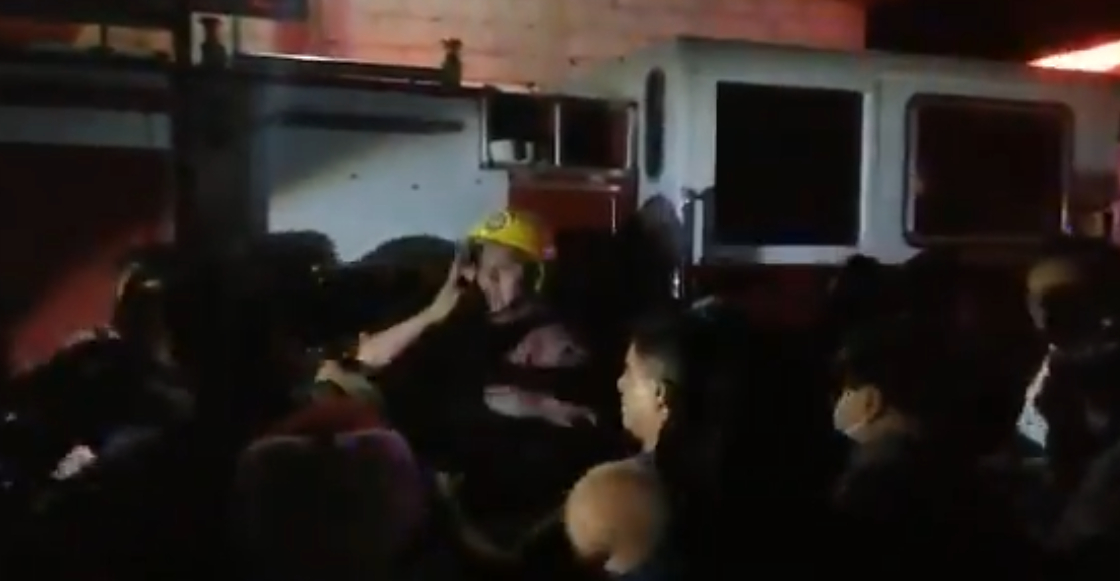 Chale: pobladores golpean a bomberos en Puebla por llegar tarde a un incendio