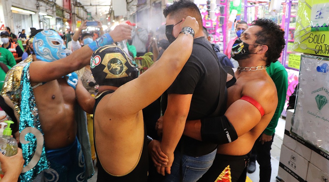 luchadores-cdmx-central-abasto-covid