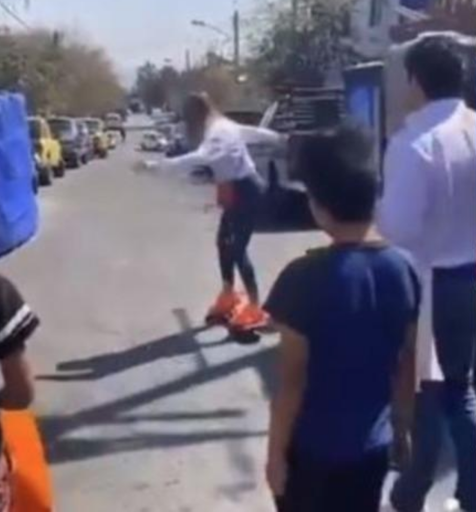 Inicio de campaña nivel: Mariana Rodríguez se cae de una patineta y se vuelve viral