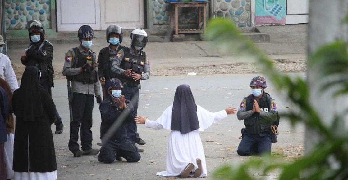 monja-myanmar-policias