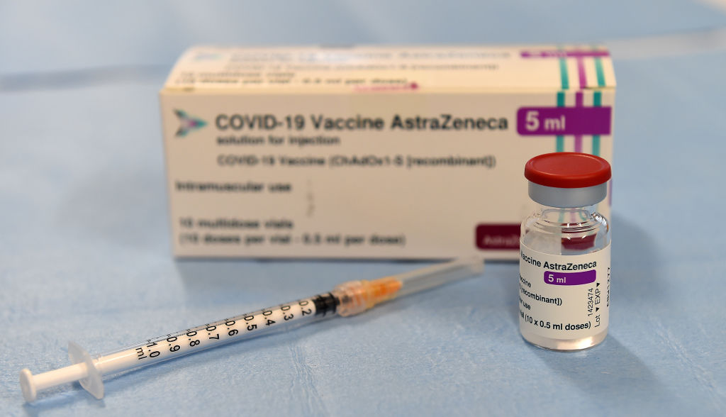 OMS pide seguir usando vacuna de AstraZeneca mientras investiga casos de trombosis