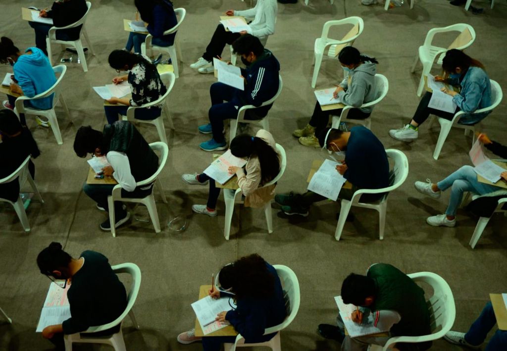 La UNAM aplicó por segundo día consecutivo el examen a miles de jóvenes que aspiran a estudiar una carrera a nivel licenciatura.