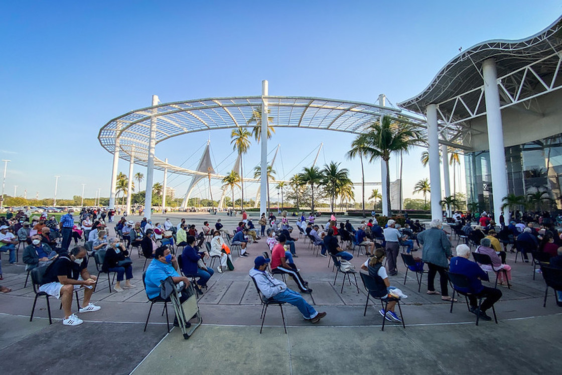 vacunacion-adultos-mayores-puerto-vallarta