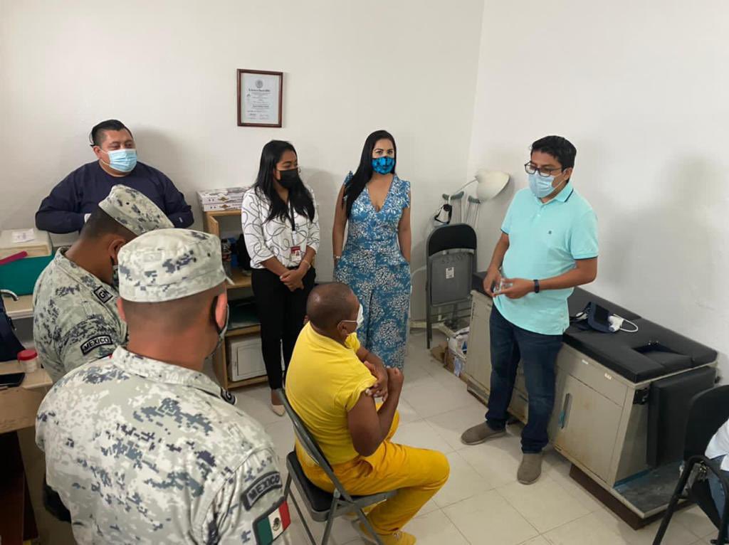 Vacunan contra Covid-19 a presos mayores del Cereso de Cozumel