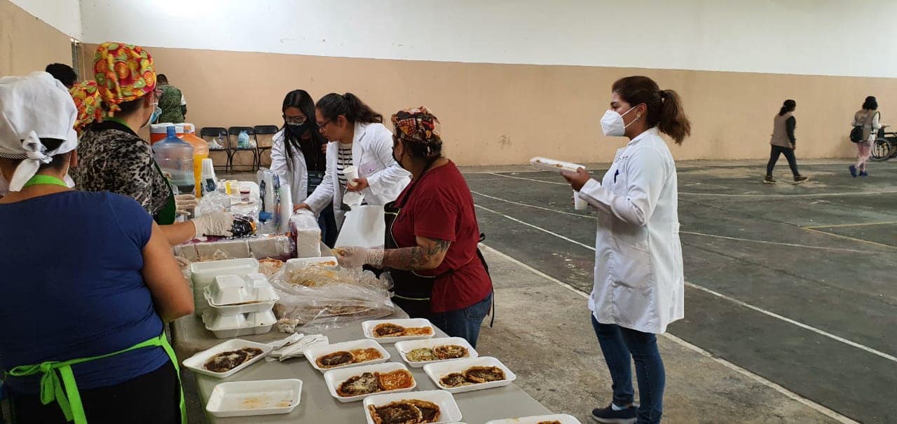 voluntarios-comida-vacunas-xalapa