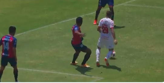 ¡Fair Play! Jugador del Morelia se dejó caer y corrigió al árbitro tras marcar penal