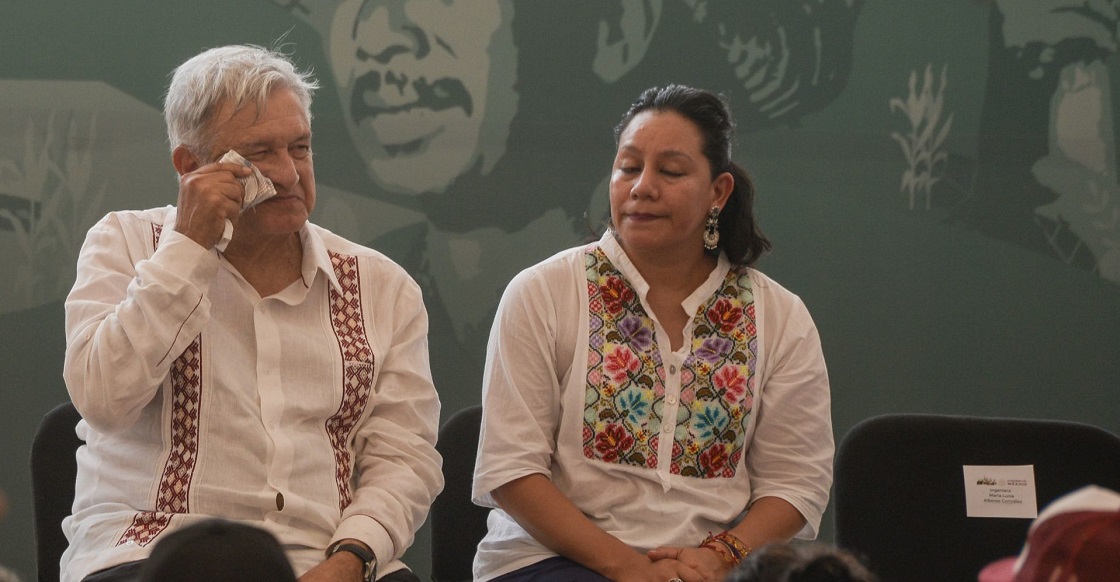 TAPACHULA, CHIAPAS, 20JUNIO2019.- Andrés Manuel López Obrador, Presidente de México, Nayib Bukele, mandatario de El Salvador asistieron a la presentación del programa ¨Sembrando Vida¨, Plan de Desarrollo para Migración. El Jefe del Ejecutivo Federal estuvo acompañado de Óscar Gurría, presidente municipal de Tapachula; el General Luis Crescencio Sandoval, secretario de la Defensa Nacional; Pablo Salvador Anliker Infante, ministro de Agricultura y Ganadería de El Salvador; Rutilio Escandón, gobernador de Chiapas; Alexandra Hill, ministra de Relaciones Exteriores de El Salvador, Marcelo Ebrard, secretario de Relaciones Exteriores; María Luisa Albores, secretaria de Bienestar; el Almirante José Rafael Ojeda, secretario de Marina; Ernesto Castro, secretario particular del presidente de El Salvador y Carolina Encinas, jefa de gabinete de El Salvador.