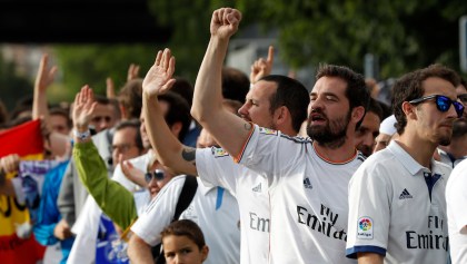Aficionados de 13 equipos protestan por las reformas a la Champions League