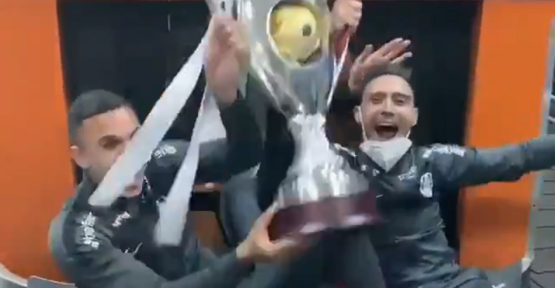 El alocado festejo en el aeropuerto que tuvo el Cluj tras ganar la Supercopa en Rumania