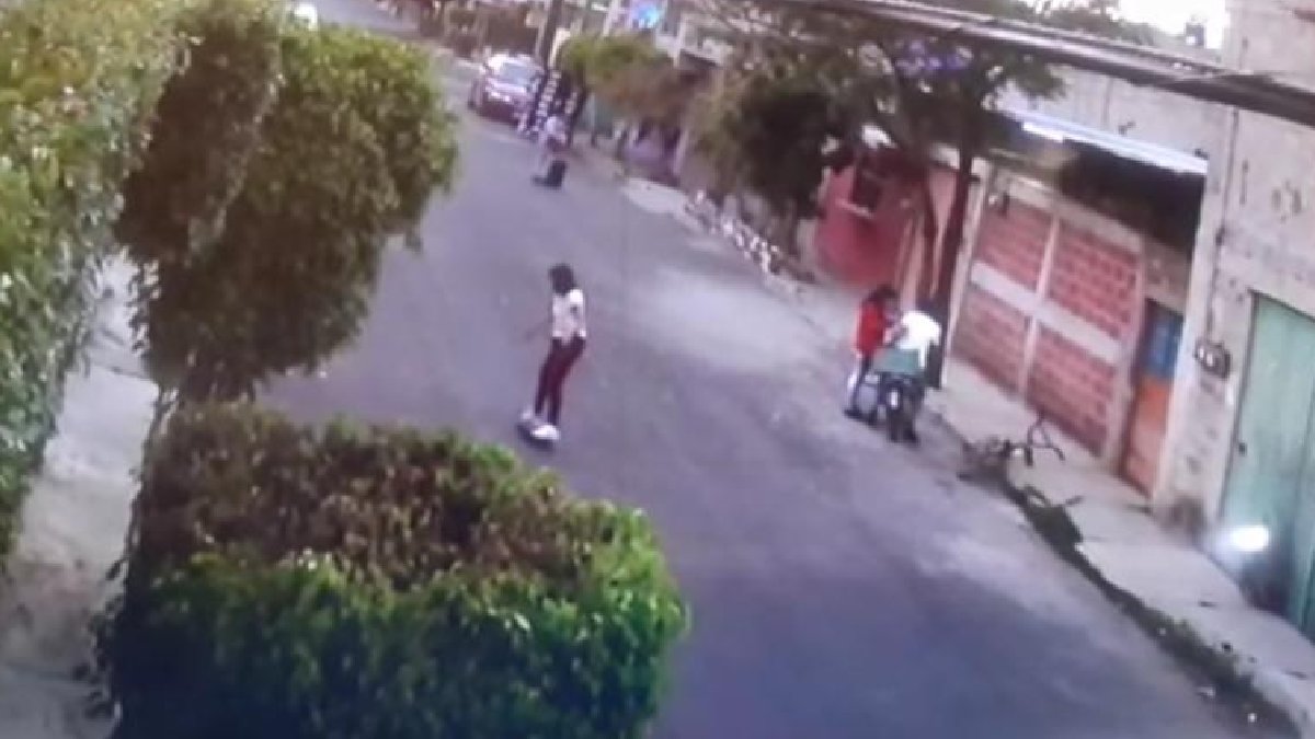 Ya no hay respeto: Sujeto asalta a niños que jugaban en la calle, en el Edomex 