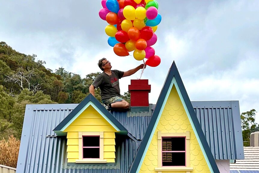 ¿El mejor papá del mundo? Hombre construye y recrea la casa de 'Up' para su hijo