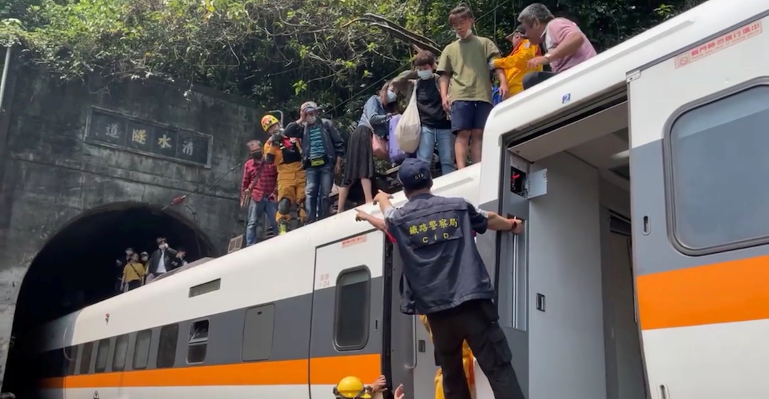 choque-tren-taiwan-fotos-video-que-paso-muertos-heridos-tunel