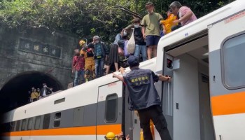 choque-tren-taiwan-fotos-video-que-paso-muertos-heridos-tunel