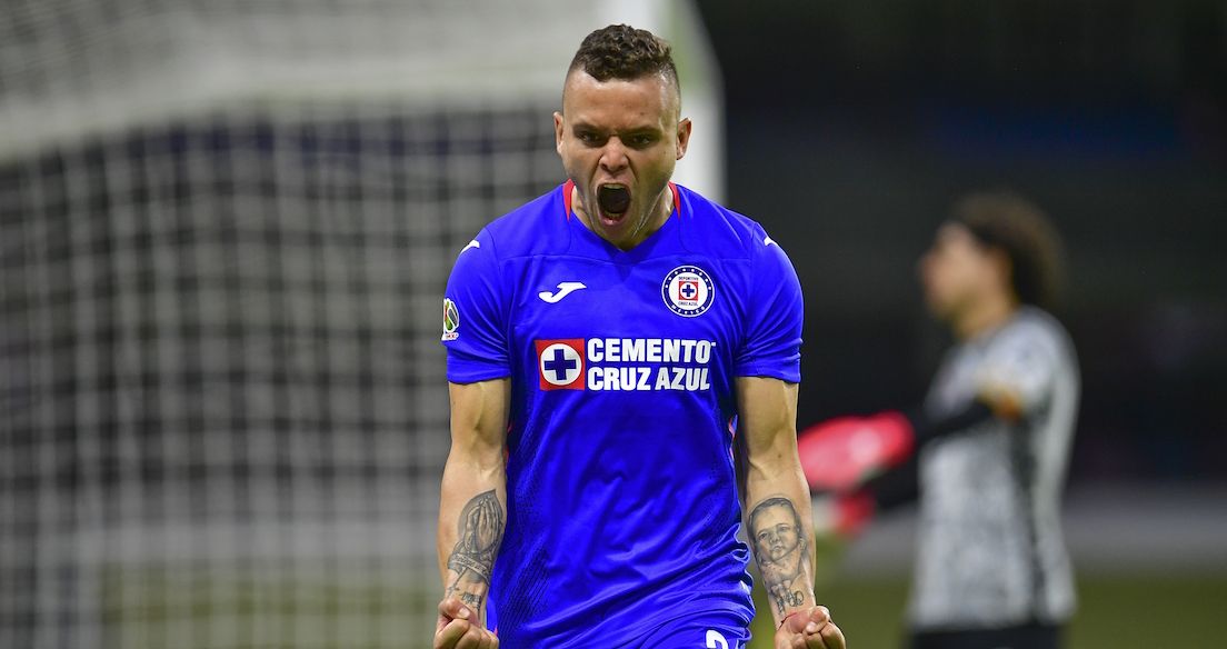 ¡Van los goles! Cruz Azul cortó su racha ganadora, pero rescató el liderato ante América