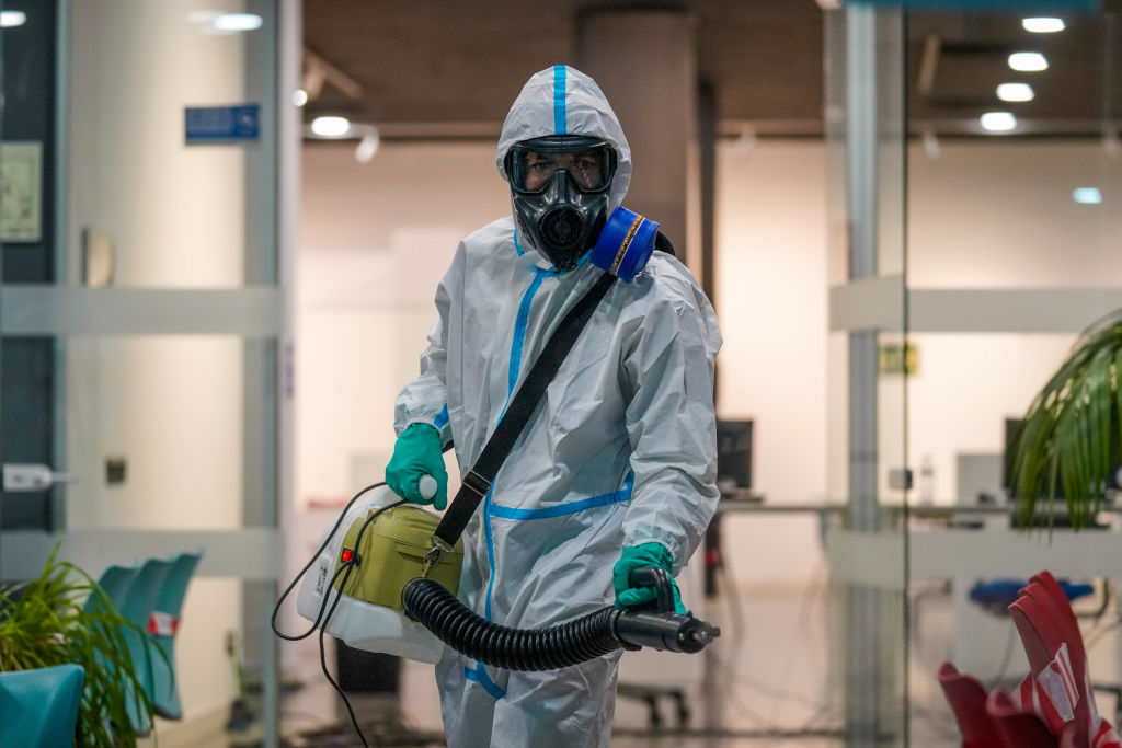 Un sujeto fue detenido en España por infectar de COVID a 22 personas