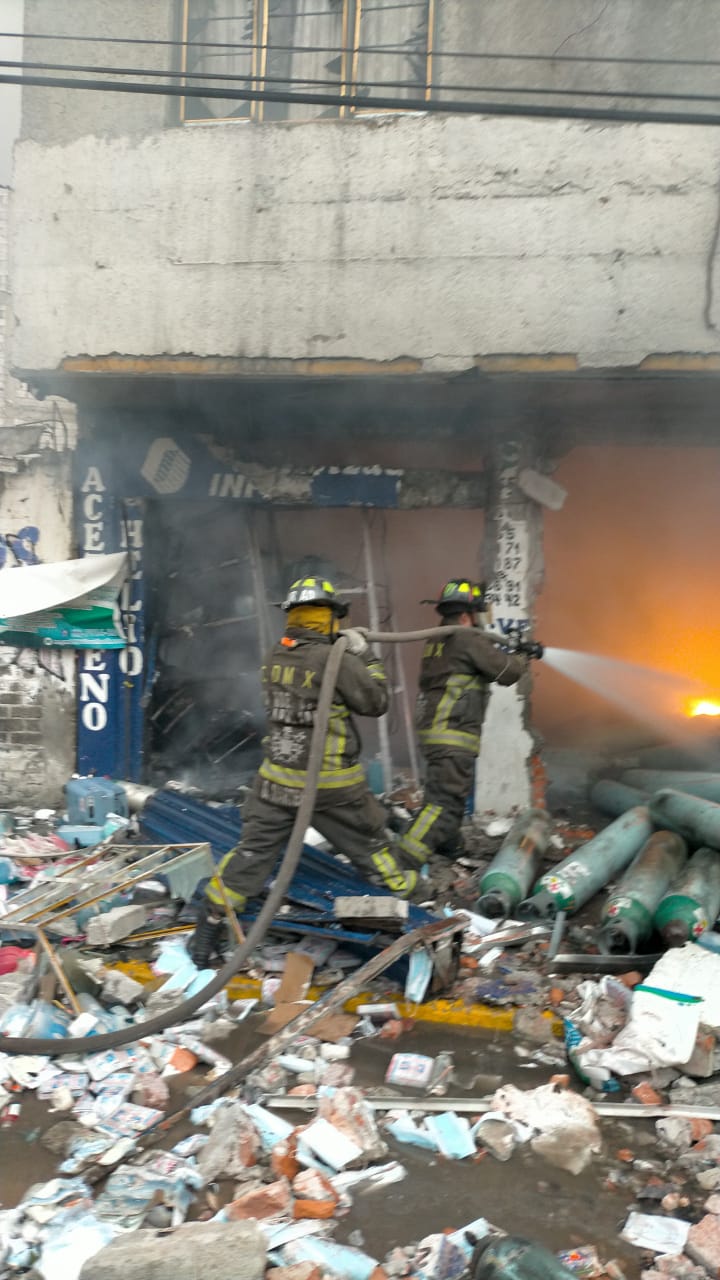 Se registra explosión en un local de tanques de oxígeno en Iztapalapa; una mujer murió en el lugar