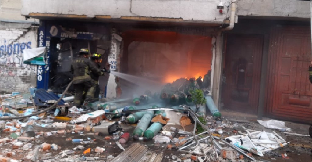 Se registra explosión en un local de tanques de oxígeno en Iztapalapa; una mujer murió en el lugar