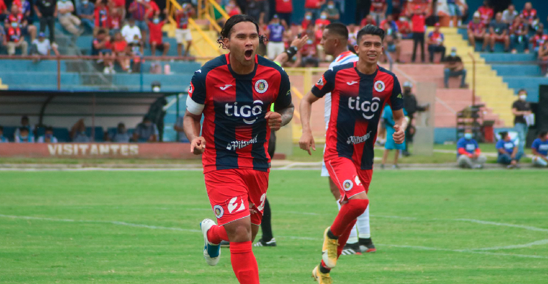 El gol de "media tijera" del 'Gullit Peña con el FAS de El Salvador