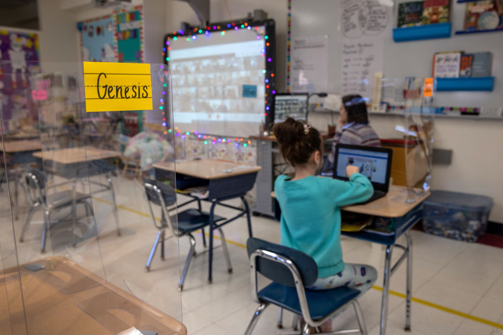 Israel elimina el uso obligatorio de cubrebocas y reabre escuelas al 100%