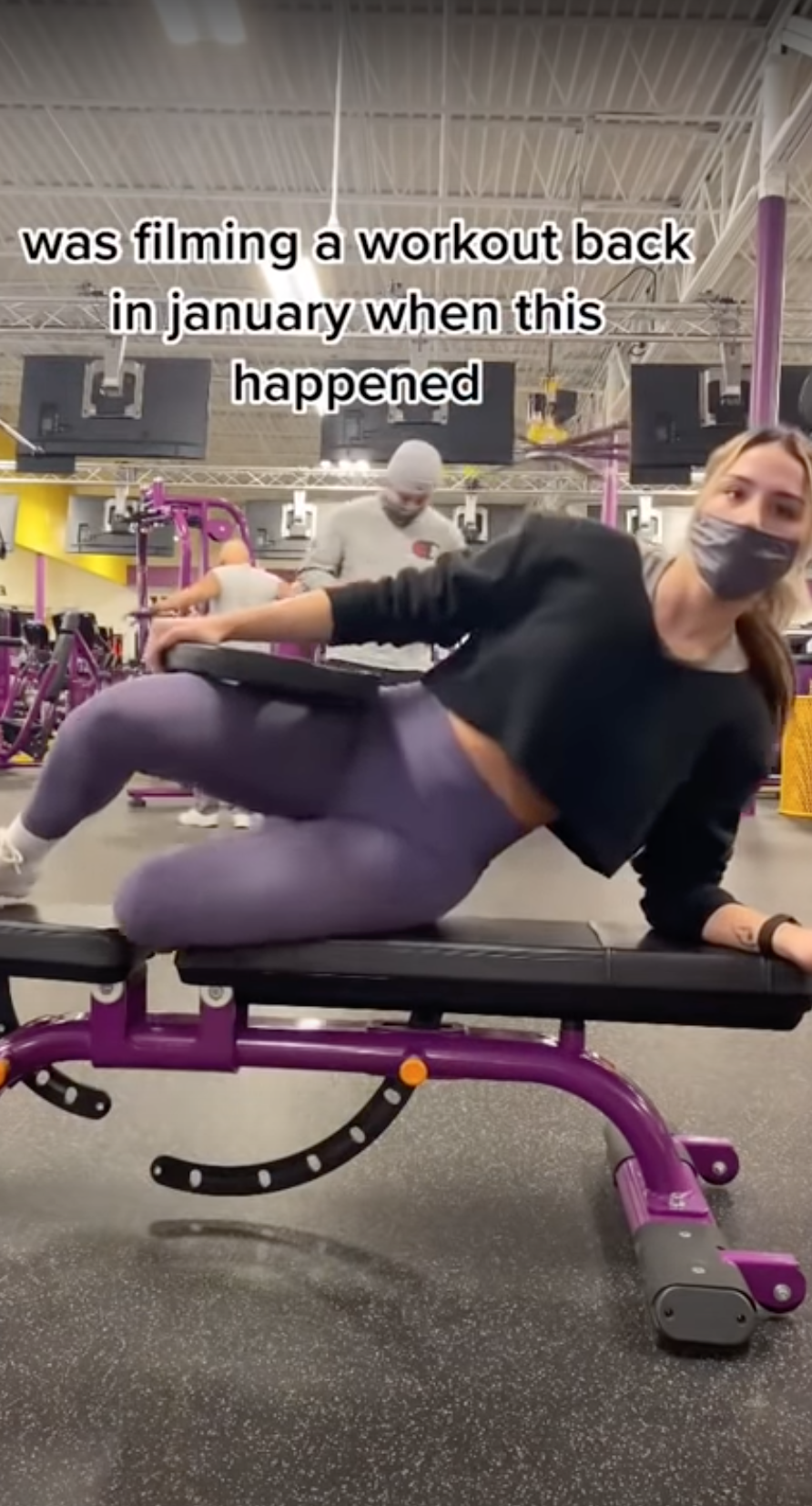 Sin querer: Joven capta a un hombre acosándola mientras hacía ejercicio