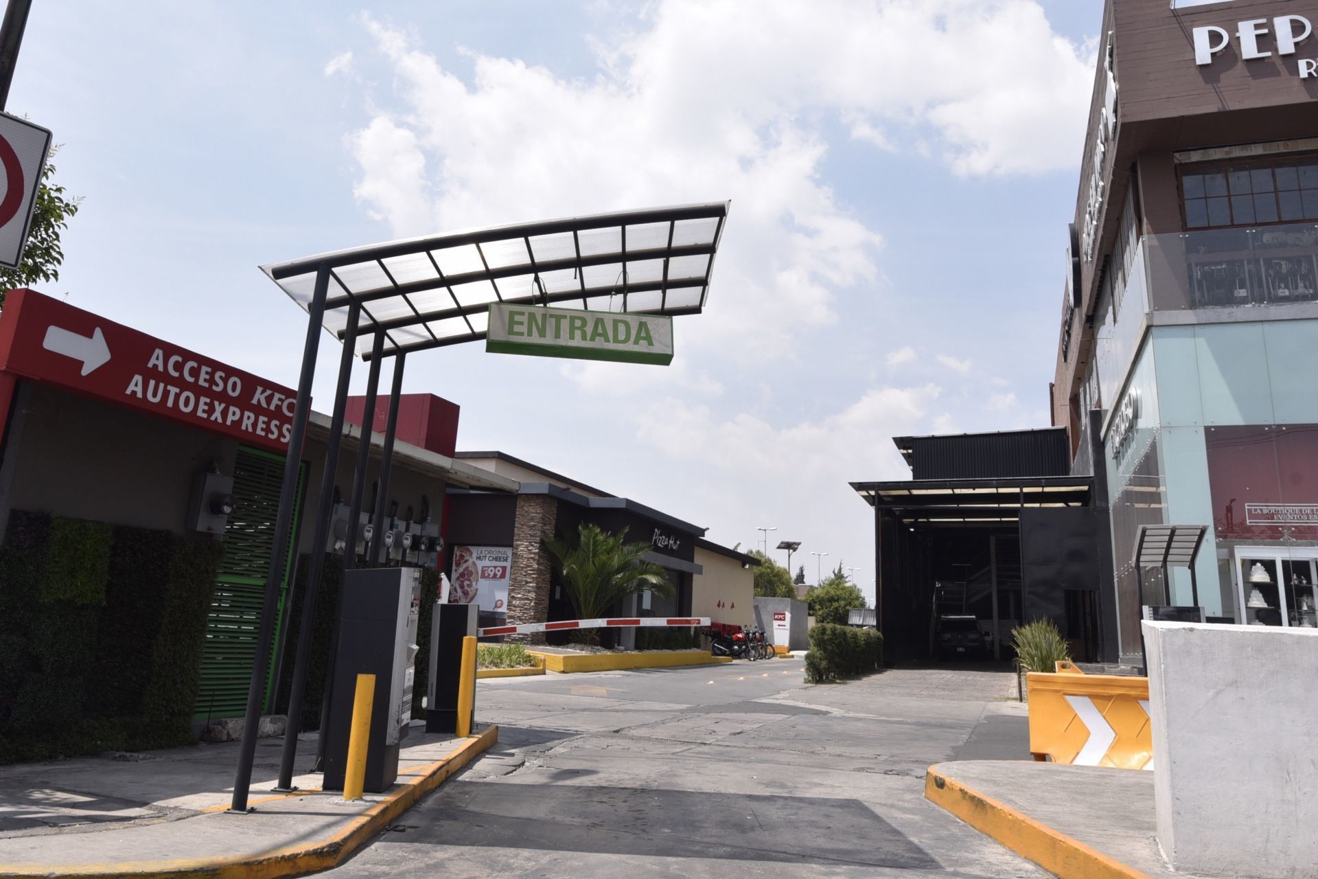 Morena buscará que estacionamientos de hospitales y centros comerciales sean gratuitos