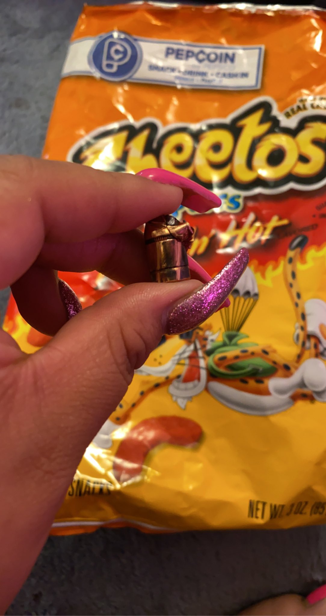 Un niño de seis años de EU encontró una bala en su bolsa de Cheetos