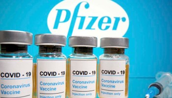 Pfizer cree que podría ser necesario aplicar una tercera dosis de su vacuna contra Covid-19