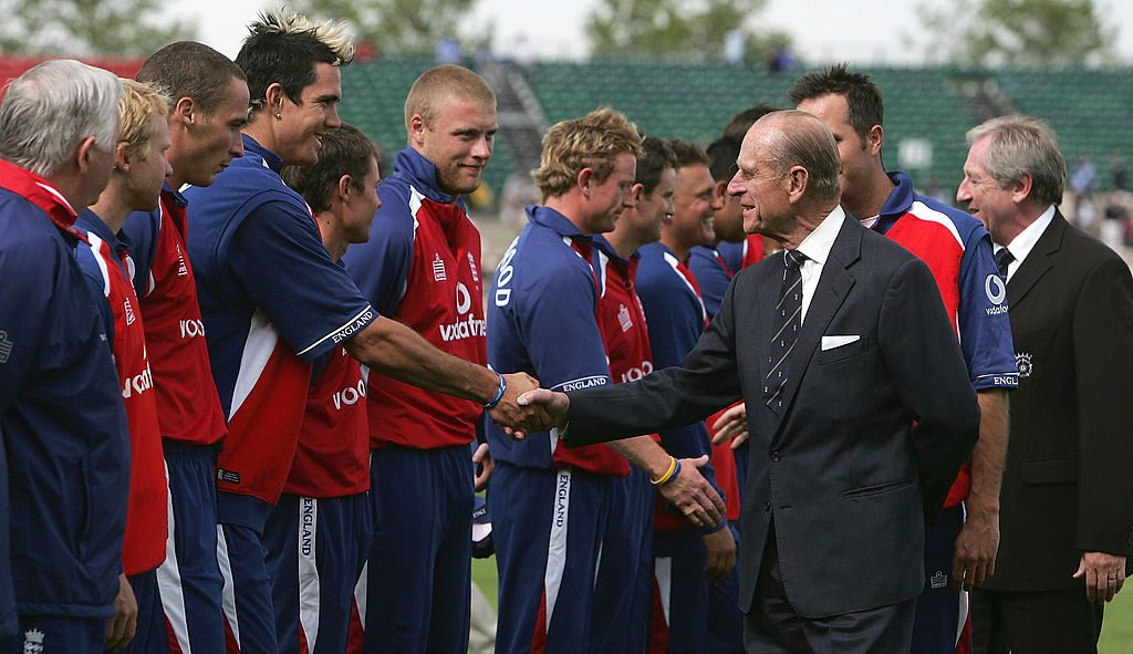 Cricket, polo, futbol y tenis: Los acercamientos del príncipe Felipe al deporte