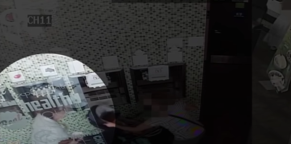 Esta mujer le tosió intencionalmente en la cara a un bebé; podría pasar 6 meses en prisión