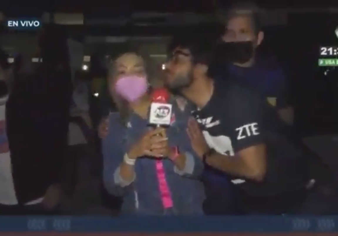 Reportera de Puebla aficionado de Pumas