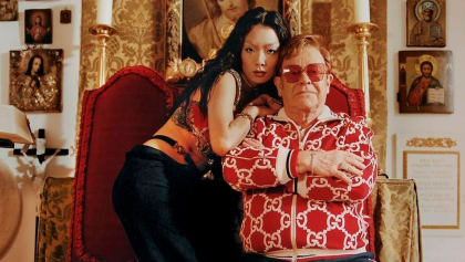 Rina Sawayama se junta con Elton John en la emotiva rola "Chosen Family"