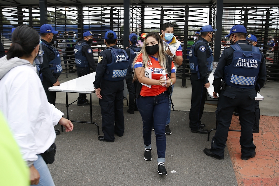 El regreso de la afición de Cruz Azul (y Toluca) al Estadio Azteca después de 401 días