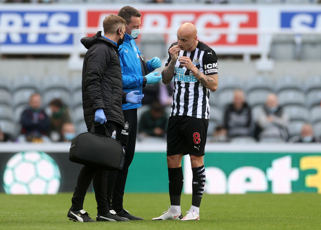 Jonjo Shelvey pierde un diente