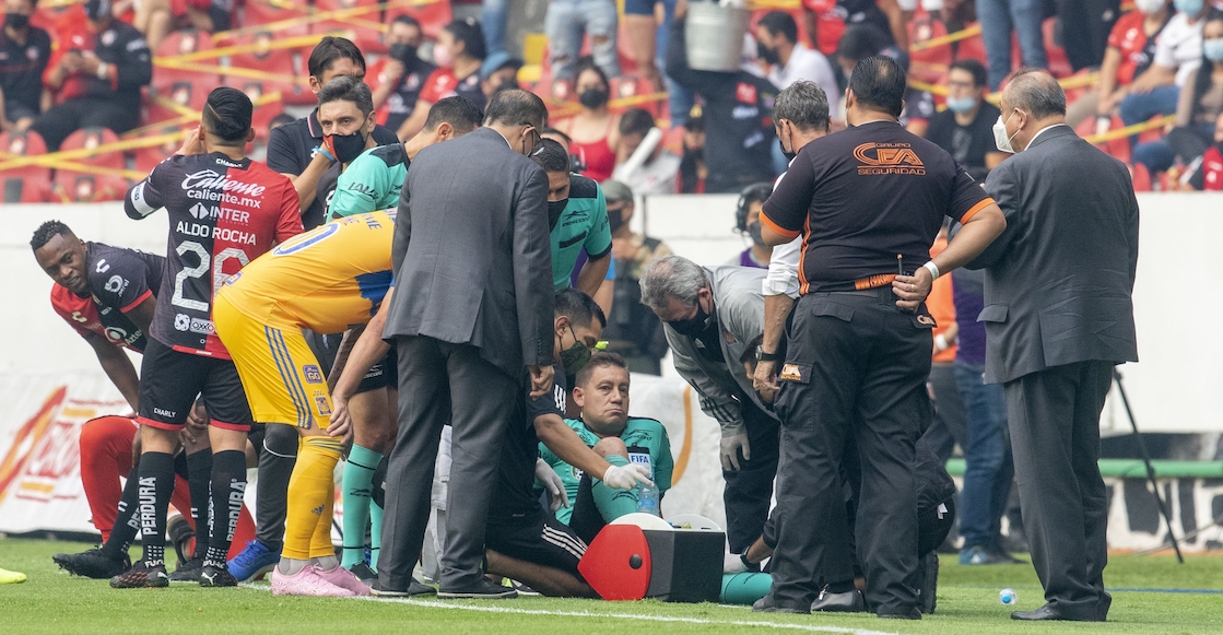 ¡Ver para creer! Abanderado se lesiona y es sustituido en el inicio del Atlas-Tigres