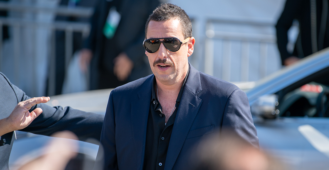 ¿Se enojó? Adam Sandler responde al video viral de la mesera que no quiso atenderlo