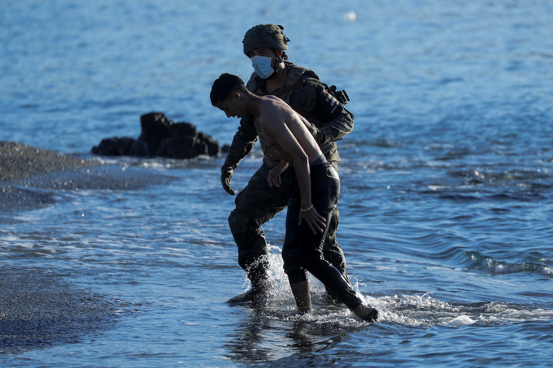 ceuta-migrantes-adolescentes-ejercito