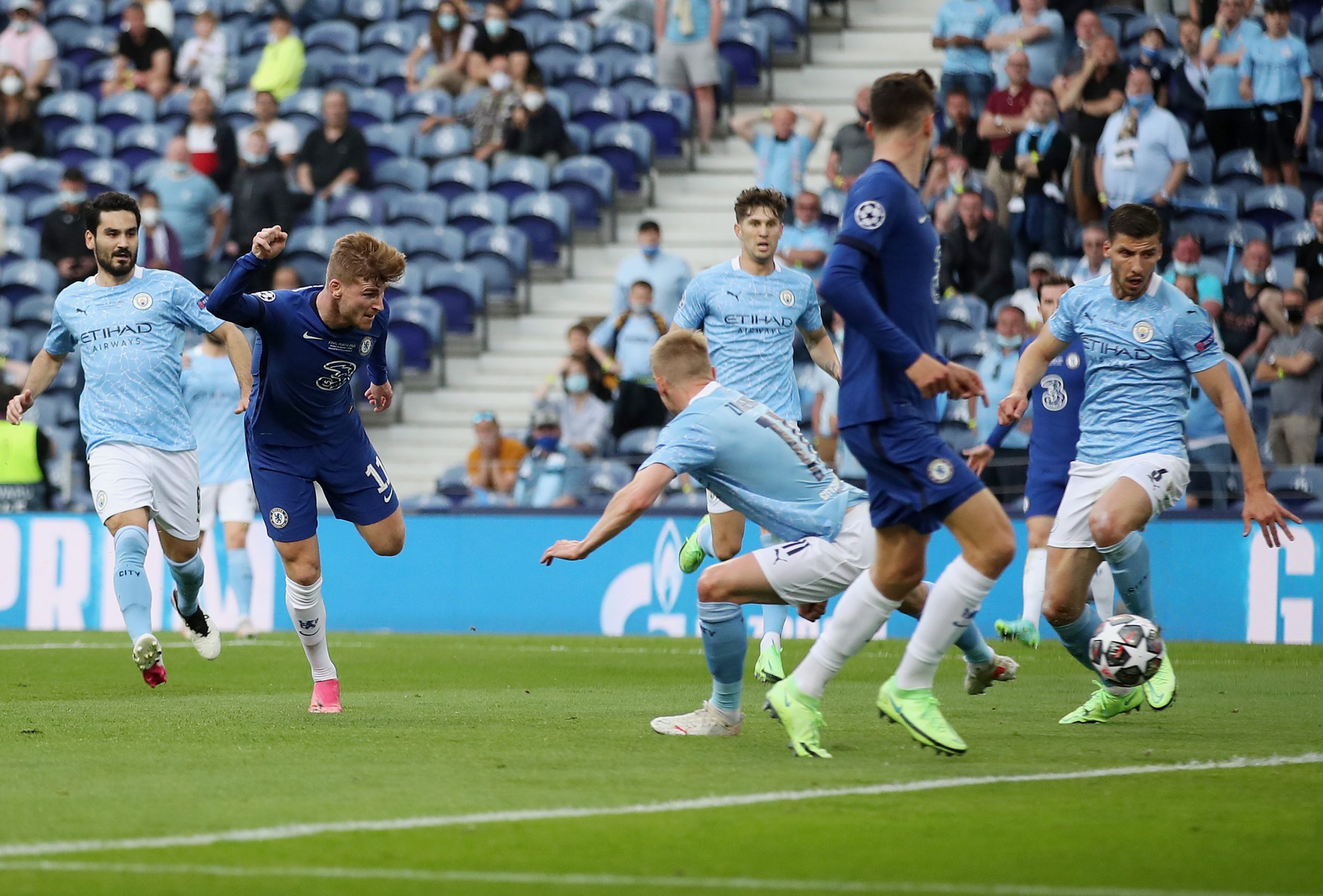 ¿Cuántos millones de euros obtiene Chelsea por ganar la Champions League?